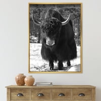 Designart 'Portret jednobojnog divljeg bika u zimskoj šumi I' Farmhouse uokvirena platna zidna umjetnička tiska