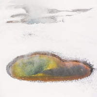 Wyoming, Yellowstone NP, bazen gornjeg gejzera. Šareni toplinski bazen posebno živopisan u snijegu. Print plakata